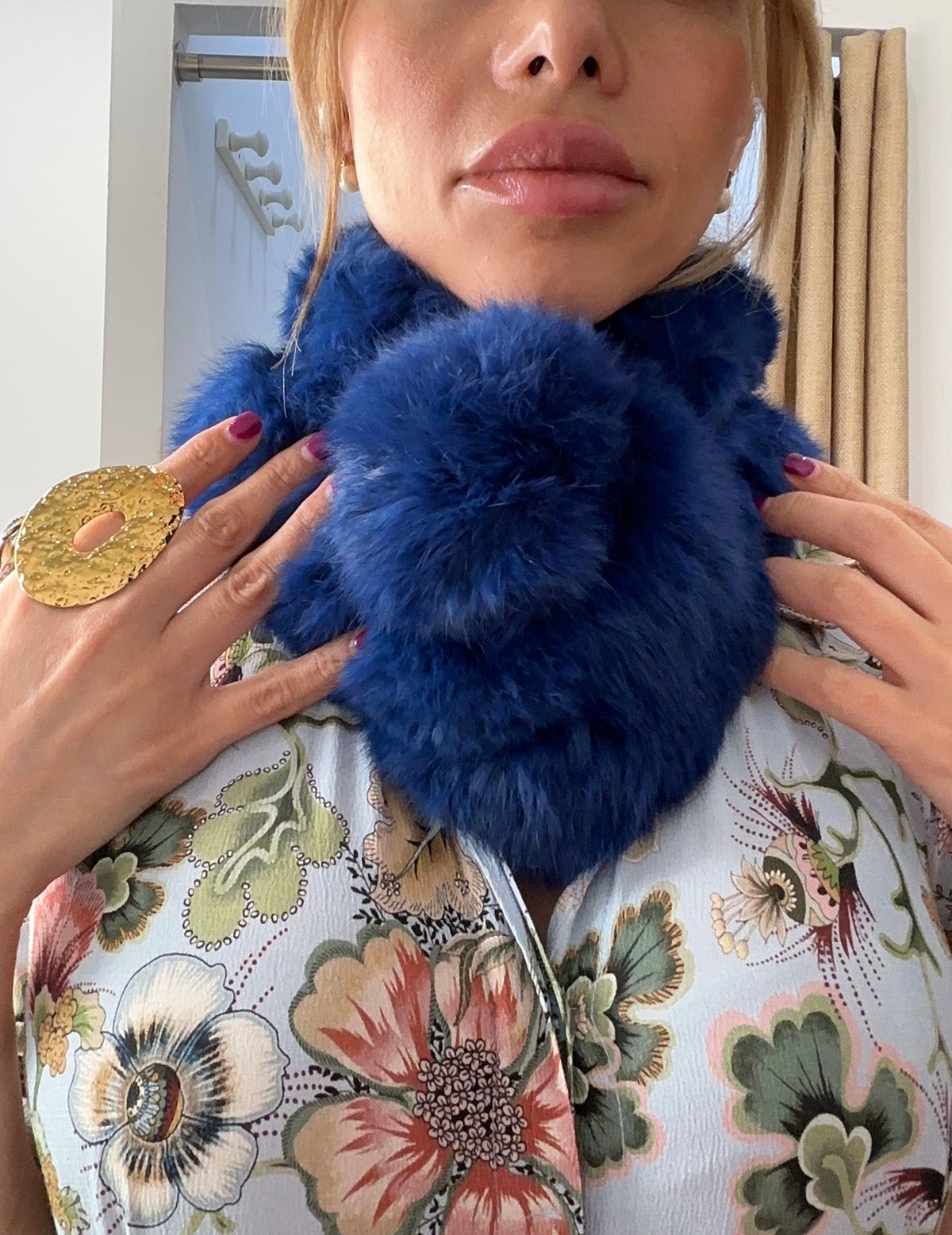 CUELLO PELO POMPÓN - AZUL REY